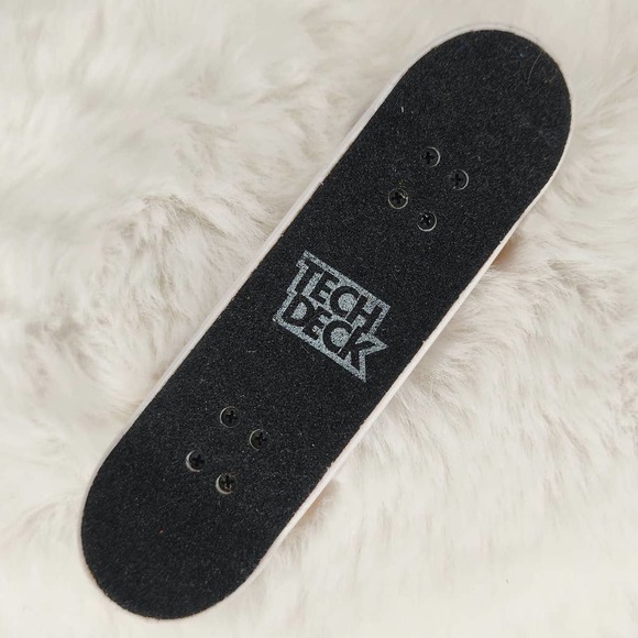 Tech Deck Antihero Skateboard White Rare Series 8 Classic Eagle Fingerboard - Picture 3 of 4